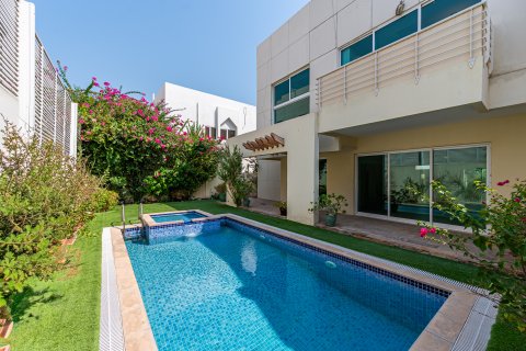 Βίλα σε Jumeirah, Dubai, ΗΑΕ 5 υπνοδωμάτια, 390.19 τ.μ. Αρ. 749848