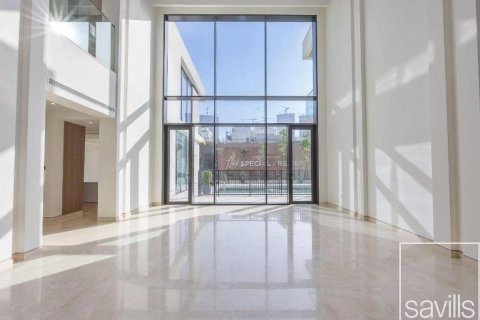 Villa till försäljning i Dubai, UAE 5 sovrum, 787.91 kvm Nr. 766779 - fotografi 3