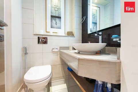 Business Bay, Dubai, UAE의 임대용 아파트 침실 3개, 178.2제곱미터 번호 719063 - 사진 19