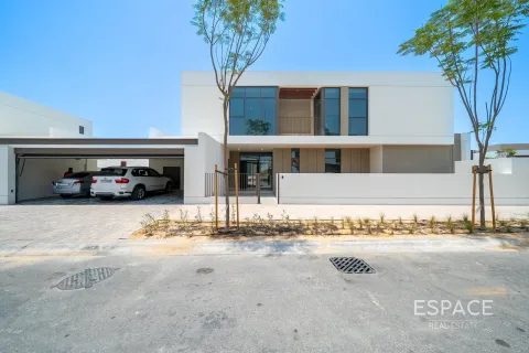 Villa in Al Furjan, Dubai, UAE 5 bedrooms, 473 sq.m. № 649787