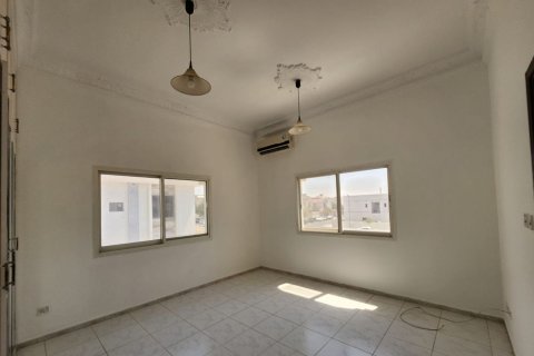 Al Heerah, Sharjah, UAE의 판매용 빌라 침실 4개, 450.58제곱미터 번호 748402 - 사진 10