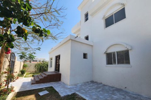 Huvila Al Heerah, Sharjah, Arabiemiraatit 4 makuuhuonetta, 450.58 m2 № 748402
