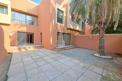 Vila u Abu Dhabi Gate City, UAE 4 spavaćih soba, 326.9 m2 Br. 535071 - fotografija 3