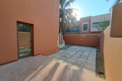 Vila u Abu Dhabi Gate City, UAE 4 spavaćih soba, 326.9 m2 Br. 535071 - fotografija 22