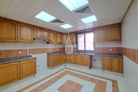 Vila u Abu Dhabi Gate City, UAE 4 spavaćih soba, 326.9 m2 Br. 535071 - fotografija 12