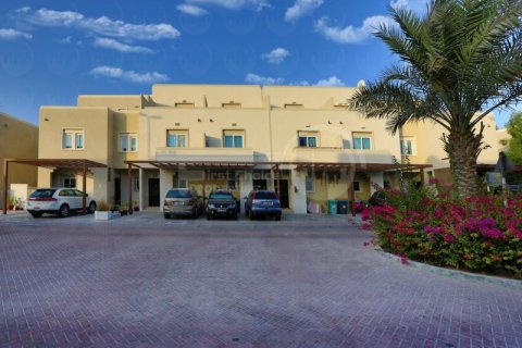 Villa itt: Abu Dhabi, EAE, 3 hálószoba, 225.2 m², azonosító: 410554