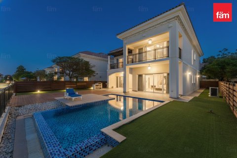 Villa asukohaga Dubai, AÜE: 5 magamistoaga, 682.7 m² Nr 722360
