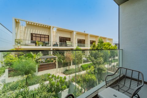 Townhouse in Dubai, UAE 4 bedrooms, 201 sq.m. № 766225 - photo 2