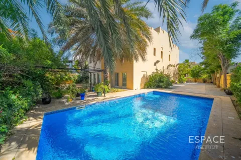 Villa asukohaga Meadows, Dubai, AÜE: 5 magamistoaga, 489 m² Nr 737897