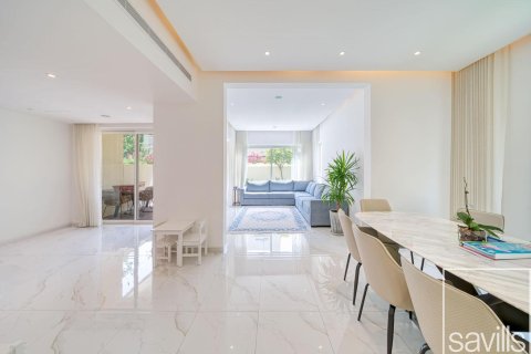 Villa in The Lakes, Dubai, VAE: 3 Schlafzimmer, 292.74 m2 Nr. 747794