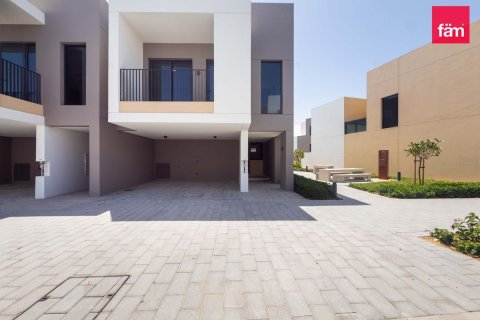 Villa asukohaga Dubai, AÜE: 3 magamistoaga, 136.8 m² Nr 716022