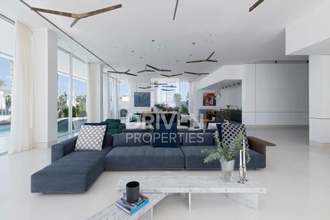 Villa till försäljning i Jumeirah, Dubai, UAE 5 sovrum, 1602.76 kvm Nr. 761466 - fotografi 3