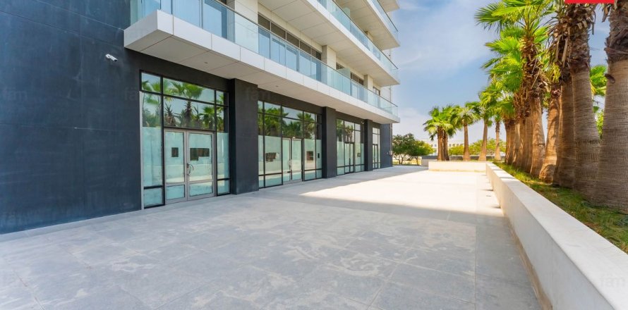 Tienda en Al Barsha, Dubai, EAU 561 m² № 726255