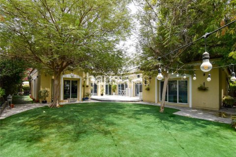 Vila u gradu Motor City, Dubai, UAE 4 spavaće sobe, 399 m2 Br. 625356