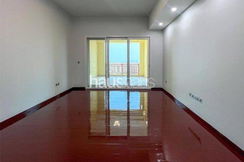 Apartment in Palm Jumeirah, Dubai, UAE 2 bedrooms, 161 sq.m. № 626474 - photo 12