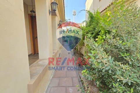 Vilă de închiriat în Al Salam Street, Abu Dhabi, EAU 3 dormitoare, 353 mp.  №506994 - poză 17