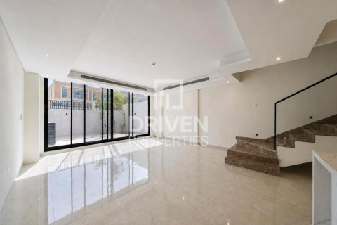 Kaupunkipientalo Al Furjan, Dubai, Arabiemiraatit 4 makuuhuonetta, 166.2 m2 № 765618