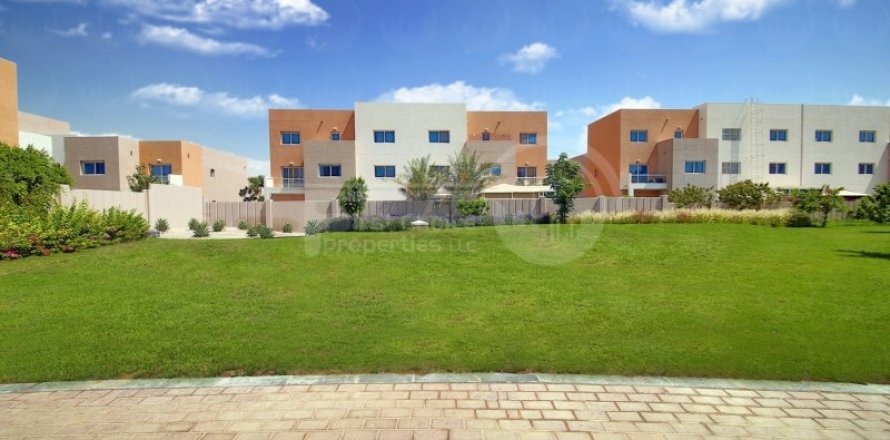 Huvila Al Reef, Abu Dhabi, Arabiemiraatit 3 makuuhuonetta, 225.2 m2 № 406813
