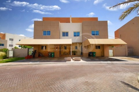 Huvila Al Reef, Abu Dhabi, Arabiemiraatit 3 makuuhuonetta, 225.2 m2 № 406813 - kuva 15