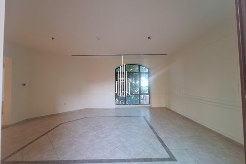 Villa te huur in Sas Al Nakheel, Abu Dhabi, VAE 3 slaapkamers, 278.7 vr.m., nr 534162 - foto 8