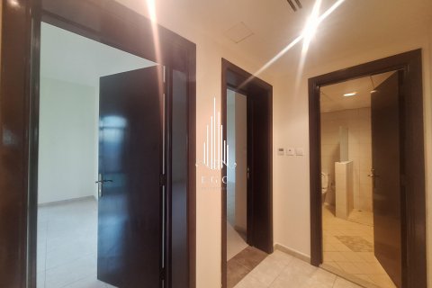 Villa te huur in Sas Al Nakheel, Abu Dhabi, VAE 3 slaapkamers, 278.7 vr.m., nr 534162 - foto 13
