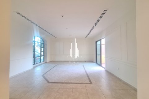 Villa te huur in Sas Al Nakheel, Abu Dhabi, VAE 3 slaapkamers, 278.7 vr.m., nr 534162 - foto 3