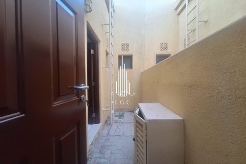 Villa te huur in Sas Al Nakheel, Abu Dhabi, VAE 3 slaapkamers, 278.7 vr.m., nr 534162 - foto 12