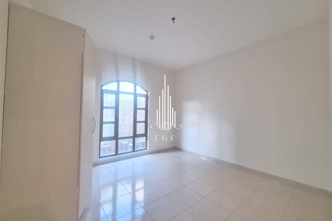 Villa te huur in Sas Al Nakheel, Abu Dhabi, VAE 3 slaapkamers, 278.7 vr.m., nr 534162 - foto 6