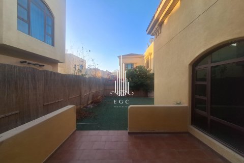 Villa te huur in Sas Al Nakheel, Abu Dhabi, VAE 3 slaapkamers, 278.7 vr.m., nr 534162 - foto 17