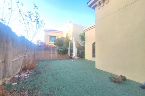 Villa te huur in Sas Al Nakheel, Abu Dhabi, VAE 3 slaapkamers, 278.7 vr.m., nr 534162 - foto 16