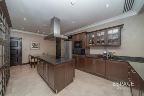 Vila u Palm Jumeirah, Dubai, UAE 4 spavaćih soba, 369 m2 Br. 738340 - fotografija 6