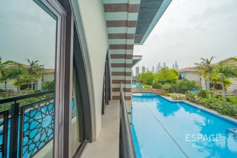 Villa i Palm Jumeirah, Dubai, UAE 4 soveværelser, 369 kvm № 738340