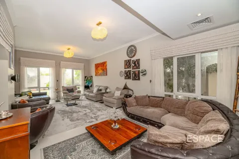 Villa Meadows, Dubaijā, AAE 4 istabas, 563 m2 Nr. 650275
