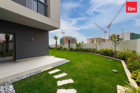 Villa til salg i Dubai, UAE 3 soveværelser, 347.7 kvm № 703684 - foto 2