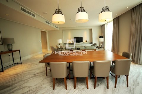Apartment in Downtown Dubai (Downtown Burj Dubai), Dubai, UAE 4 bedrooms, 261 sq.m. № 543292 - photo 4