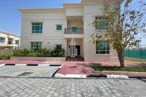 וילה ב Khalifa City, Abu Dhabi, איחוד האמירויות 6 חדרי שינה, 640.3 מ