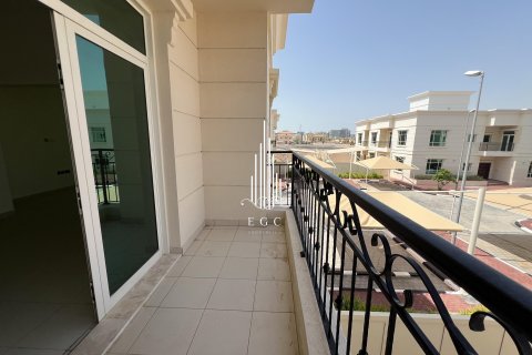 Villa à louer à Khalifa City, Abu Dhabi, EAU 6 chambres, 640.3 m2 № 454960 - photo 2