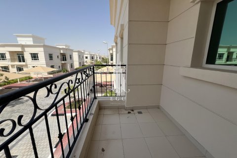 Villa à louer à Khalifa City, Abu Dhabi, EAU 6 chambres, 640.3 m2 № 454960 - photo 15