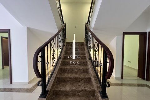 Villa à louer à Khalifa City, Abu Dhabi, EAU 6 chambres, 640.3 m2 № 454960 - photo 14
