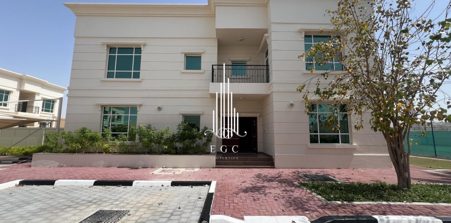 Villa à Khalifa City, Abu Dhabi, EAU: 6 chambres, 640.3 m2 № 454960