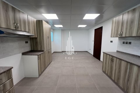 Villa à louer à Khalifa City, Abu Dhabi, EAU 6 chambres, 640.3 m2 № 454960 - photo 16