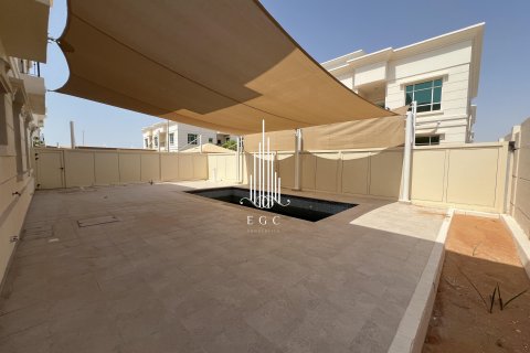 Villa à louer à Khalifa City, Abu Dhabi, EAU 6 chambres, 640.3 m2 № 454960 - photo 23