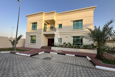 Vila u Khalifa City, Abu Dhabi, UAE 6 spavaćih soba, 339.1 m2 Br. 478362 - fotografija 2