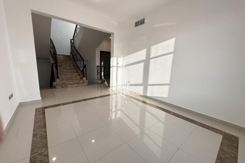 Vila u Khalifa City, Abu Dhabi, UAE 6 spavaćih soba, 339.1 m2 Br. 478362 - fotografija 27