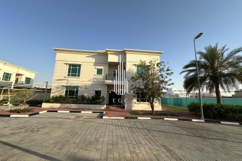 Villa in Khalifa City, Abu Dhabi, VAE: 6 Schlafzimmer, 339.1 m2 Nr. 478362