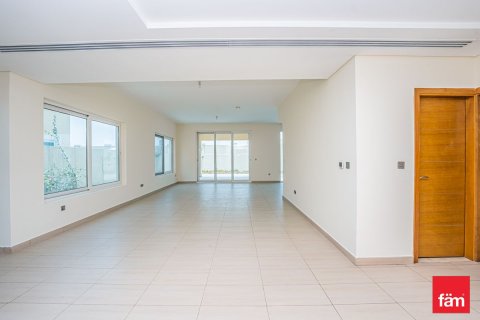 Villa zur Miete in Dubai, VAE 4 Schlafzimmer, 510 m2 Nr. 698894 - Foto 3