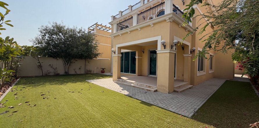 Villa in Dubai, VAE: 4 Schlafzimmer, 510 m2 Nr. 698894