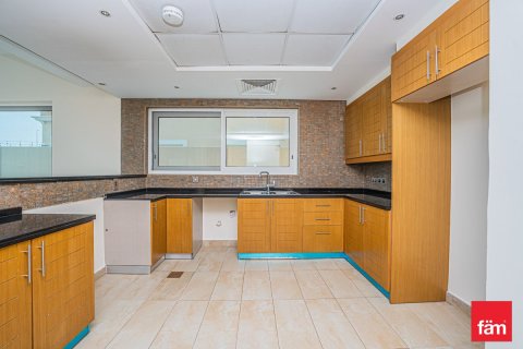 Villa zur Miete in Dubai, VAE 4 Schlafzimmer, 510 m2 Nr. 698894 - Foto 5