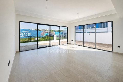 Adosado en Damac Lagoons, Dubai, EAU 5 dormitorios, 289.21 m² № 765686