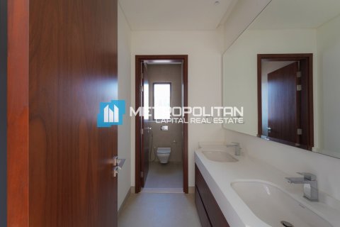 Villa en venta en Abu Dhabi, EAU 5 dormitorios, 1232.1 m2 № 690593 - foto 16